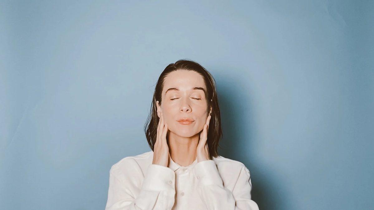 Yüz Yogası Gibi Egzersizlerle Yüz Kaslarımızı Geliştirip Daha Genç Görünmemiz Gerçekten Mümkün mü?