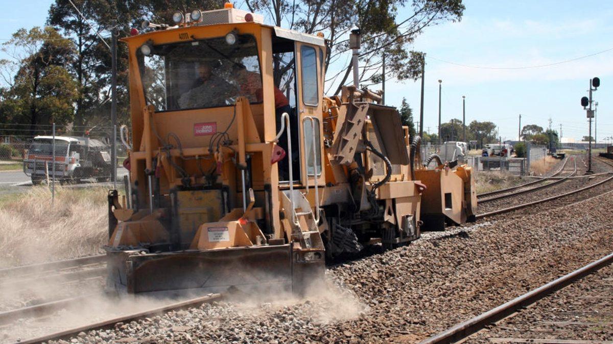 Tren Yollarına Hep Aynı Tip Taşların Dökülmesinin 