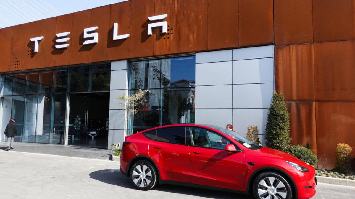 Tesla, Güvenlik Sorunu Nedeniyle 285 Bin Model 3 ve Model Y Aracı Geri Çağırdı