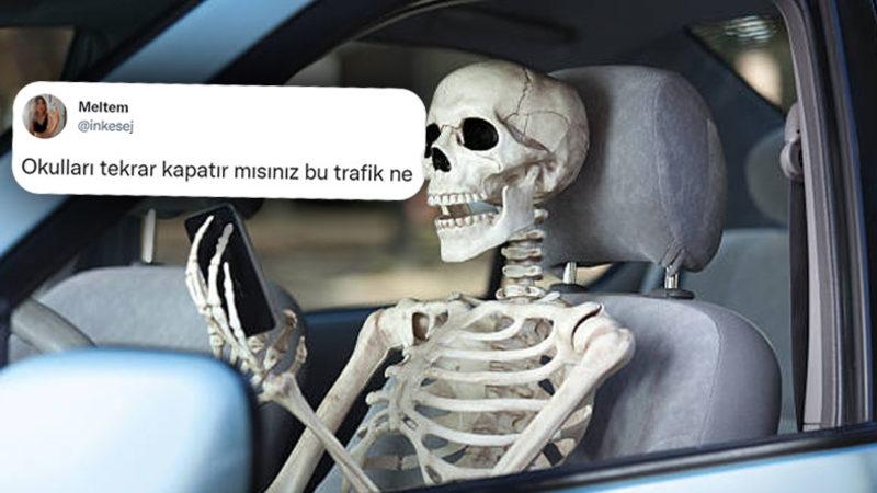 Okulların Açılmasıyla Trafik Yine Felç Oldu... İşte Sosyal Medyadaki İsyan!