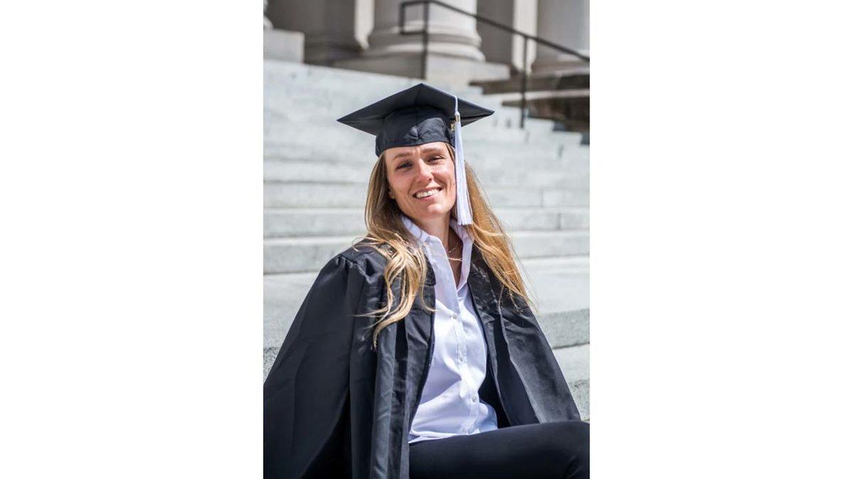 Uyuşturucu Bağımlılığından Kurtulup Üniversite Mezunu Olan Kadının Viral Olan ’Öncesi ve Sonrası’ Fotoğrafı