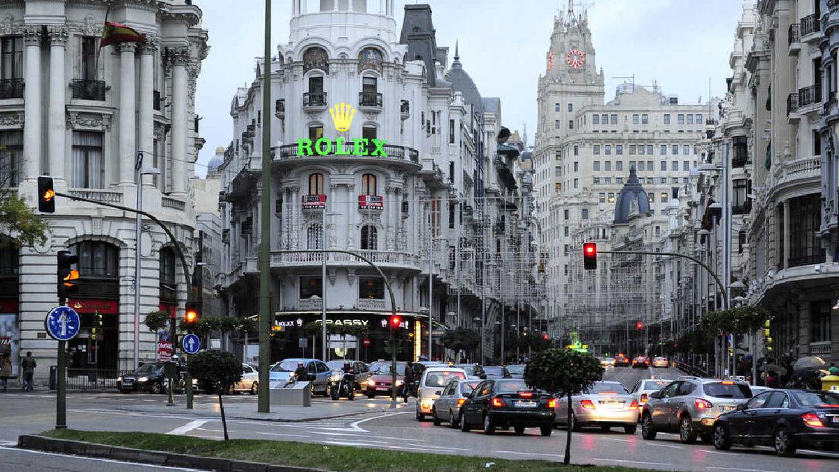 Trafiğin Sıkışık Olduğu Yolları Genişletip Bir Şerit Daha Açmak Neden Mantıklı Değil?