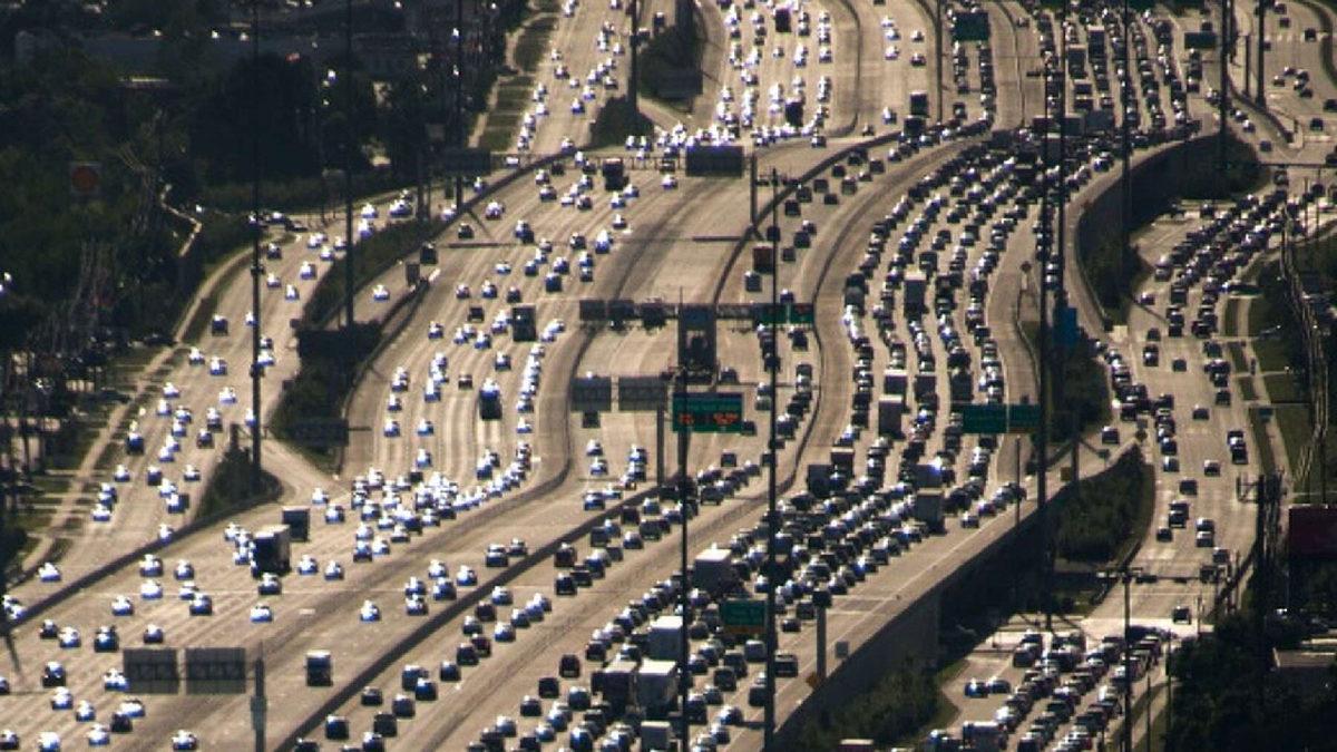 Trafiğin Sıkışık Olduğu Yolları Genişletip Bir Şerit Daha Açmak Neden Mantıklı Değil?