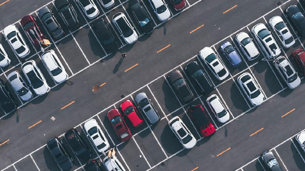 Trafiğin Sıkışık Olduğu Yolları Genişletip Bir Şerit Daha Açmak Neden Mantıklı Değil?