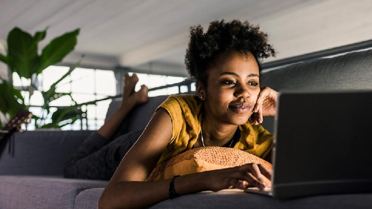 Uzakta Dahi Olsanız Arkadaşlarınızla Bir Şeyler İzleyip Aynı Zamanda Sohbet Edebileceğiniz 10 Uygulama