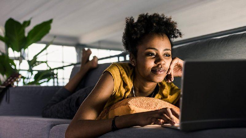 Uzakta Dahi Olsanız Arkadaşlarınızla Bir Şeyler İzleyip Aynı Zamanda Sohbet Edebileceğiniz 10 Uygulama