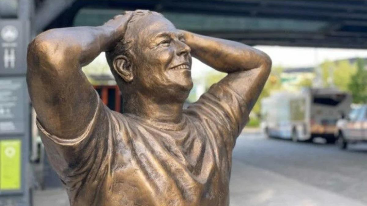 Elon Musk’ın Doğum Günü İçin Yapılan Heykel Alay Konusu Oldu