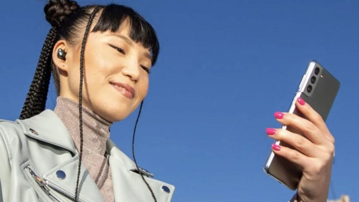 Apple, Yeni Kulaklığı Beats Studio Buds’ın Tanıtımında Samsung Galaxy S21 Kullandı