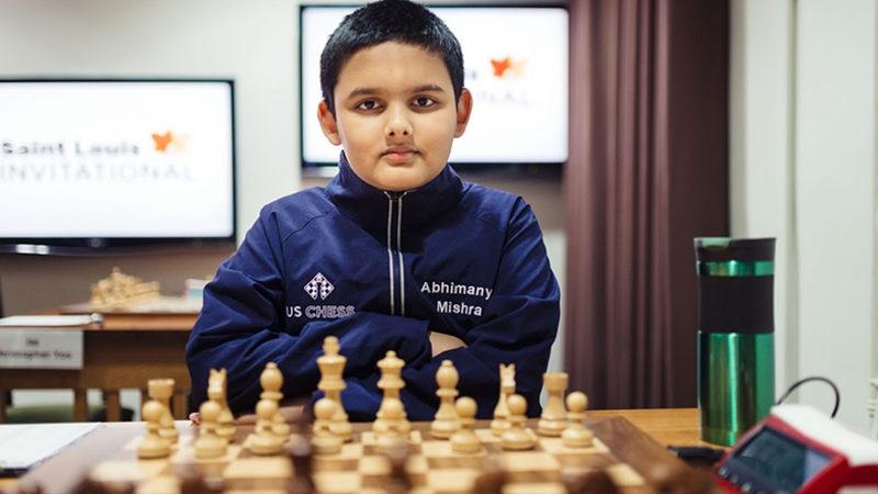 Geleceğin Sherlock Holmes’ü Olmaya Aday 12 Yaşındaki Çocuk, Satranç Tarihinin En Genç ’Büyükusta’sı Oldu