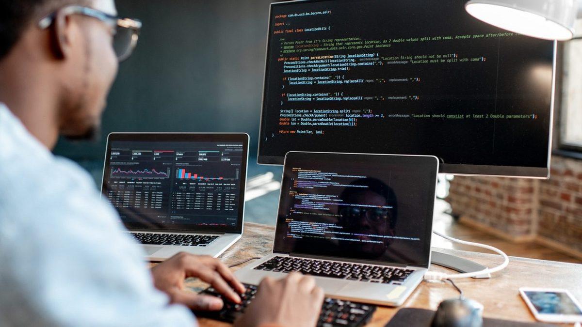 Yazılım Mühendisleri Ülkemizde ve Dünyada Ne Kadar Maaş Alıyor?