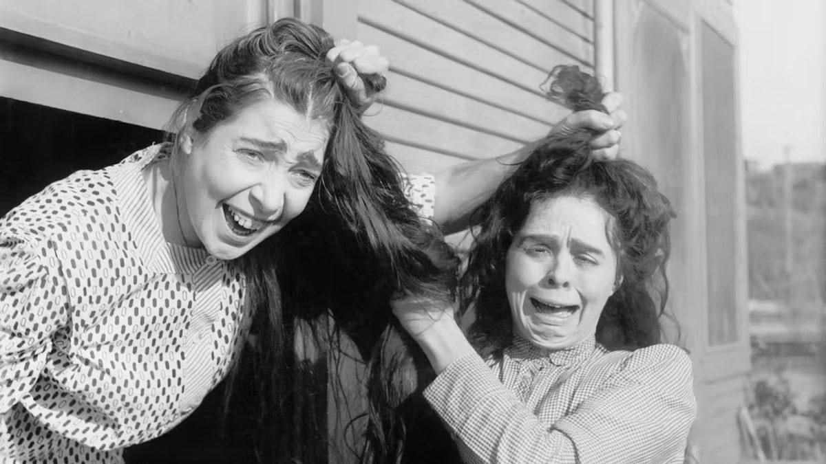 Kadınların Erkeklere Kıyasla Hemcinslerini Daha Çok Kıskandığı Bir Gerçek: Peki Bilim Bu Durumu Nasıl Açıklıyor?