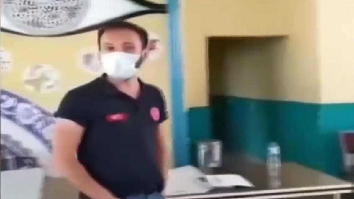 ’Sinovac Sinovac’ Diye Bağırarak Aşı Çağrısı Yapan Sağlık Görevlisine Soruşturma Açıldı