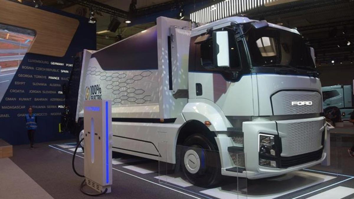 Ford Otosan, Türkiye’nin İlk Yerli ve Tam Elektrikli Kamyonunu Tanıttı: Tesla’ya Rakip Olacak!