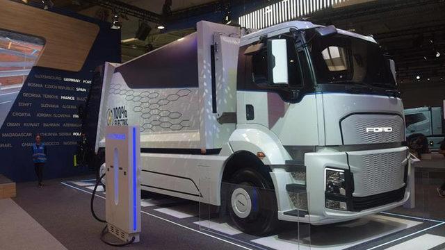 Ford Otosan, Türkiye’nin İlk Yerli ve Tam Elektrikli Kamyonunu Tanıttı: Tesla’ya Rakip Olacak!