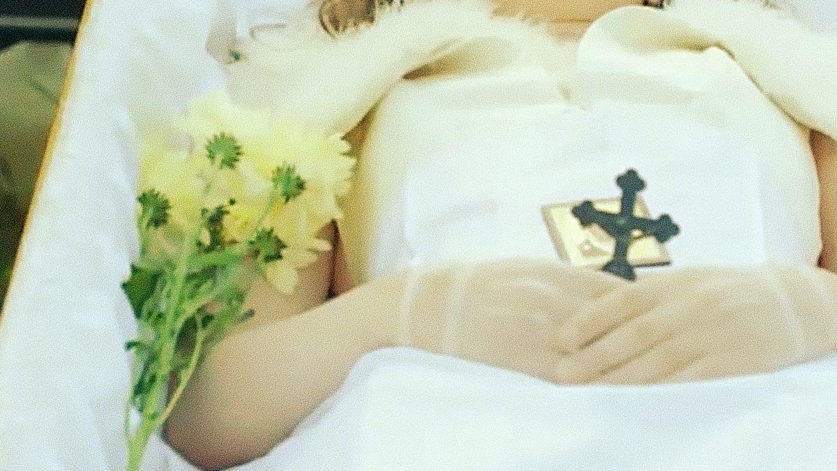 Neredeyse 2 Haftadır Gömülmeyen Kraliçe Elizabeth’in Cesedi, Nasıl Oluyor da Kokmadan ve Çürümeden Korunabiliyor?