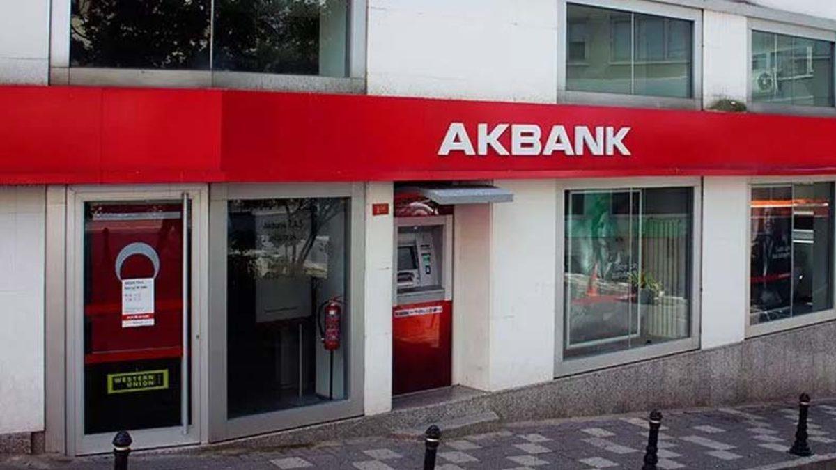 Akbank’tan Beklenen Özür Geldi: Hizmetler Önümüzdeki Saatlerde Kademeli Olarak Devreye Alınacak