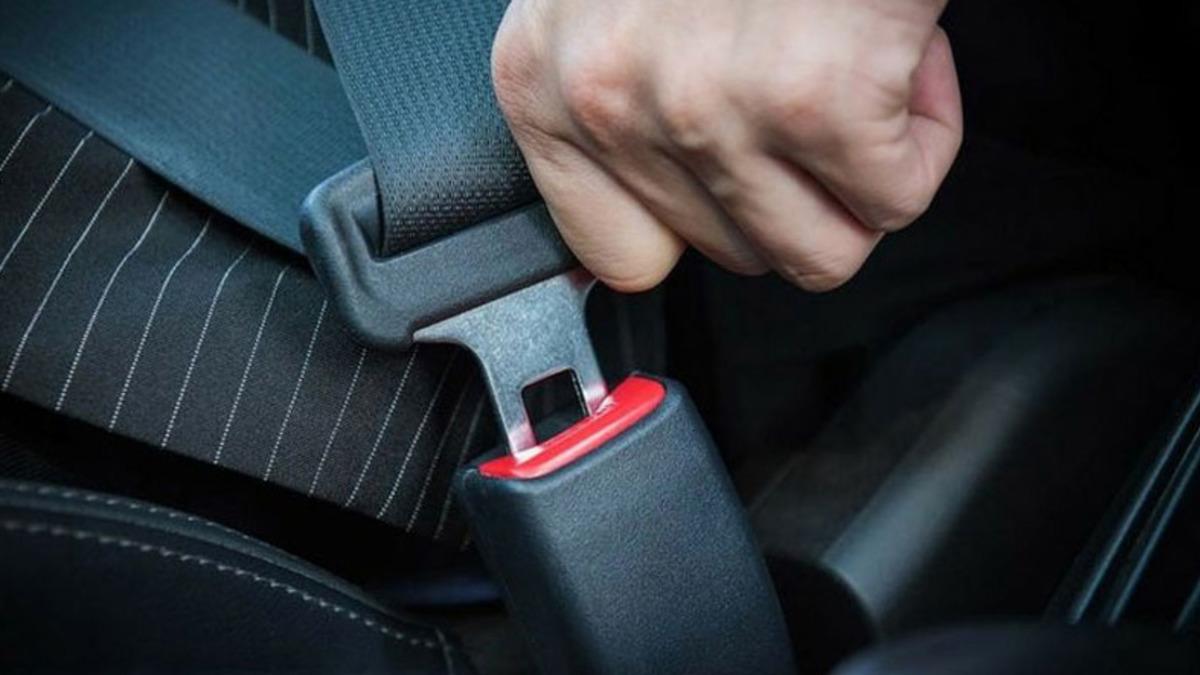 Emniyet Kemeri Takmayı Öğrenmeden(!) Ehliyet Alamayacaksınız:  İşte Yeni Düzenlemenin Detayları