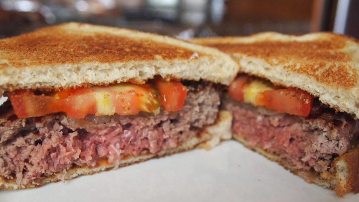 Dünyanın En Popüler Fast Food Ürünlerinden Hamburger Nasıl Ortaya Çıktı, İlk Hamburgeri Kim Yaptı?