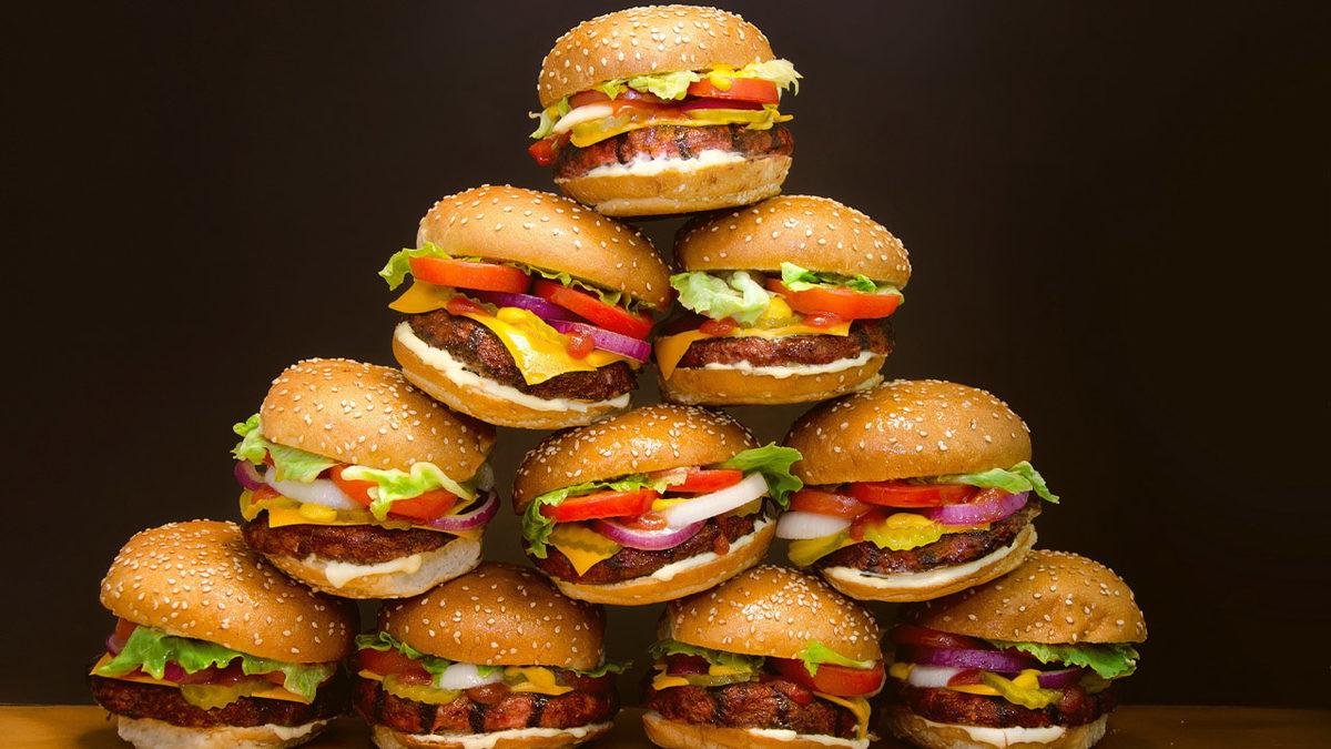 Dünyanın En Popüler Fast Food Ürünlerinden Hamburger Nasıl Ortaya Çıktı, İlk Hamburgeri Kim Yaptı?