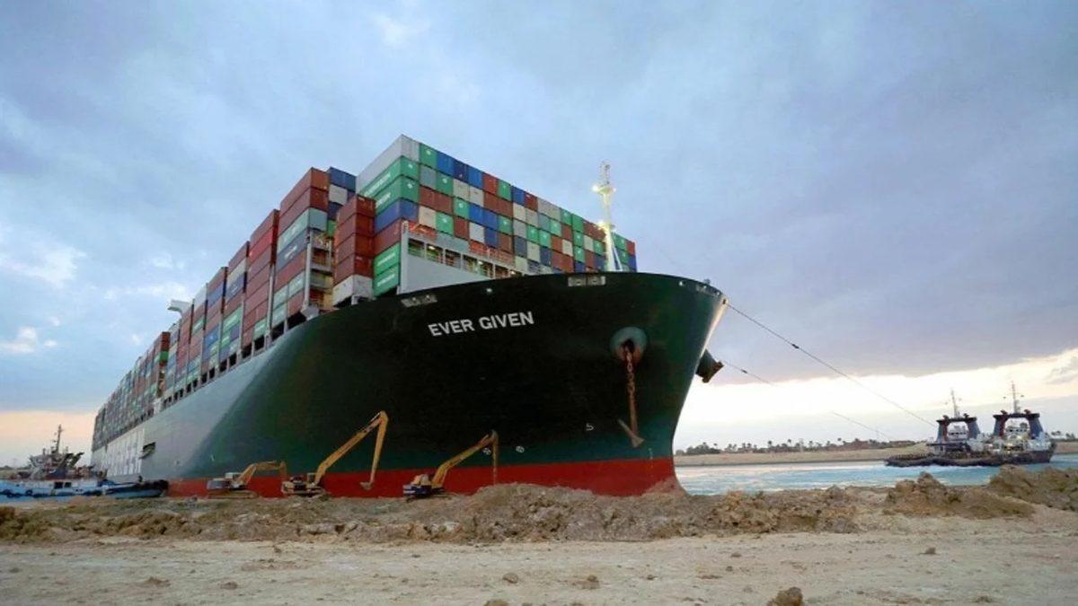Süveyş Kanalı’nda Kıyıya Çarpan Ever Given Konteyner Gemisi Serbest Bırakıldı