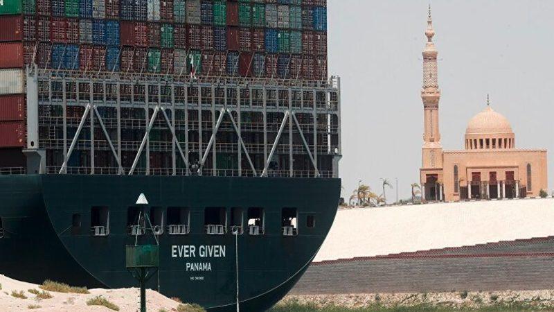 Süveyş Kanalı’nda Kıyıya Çarpan Ever Given Konteyner Gemisi Serbest Bırakıldı
