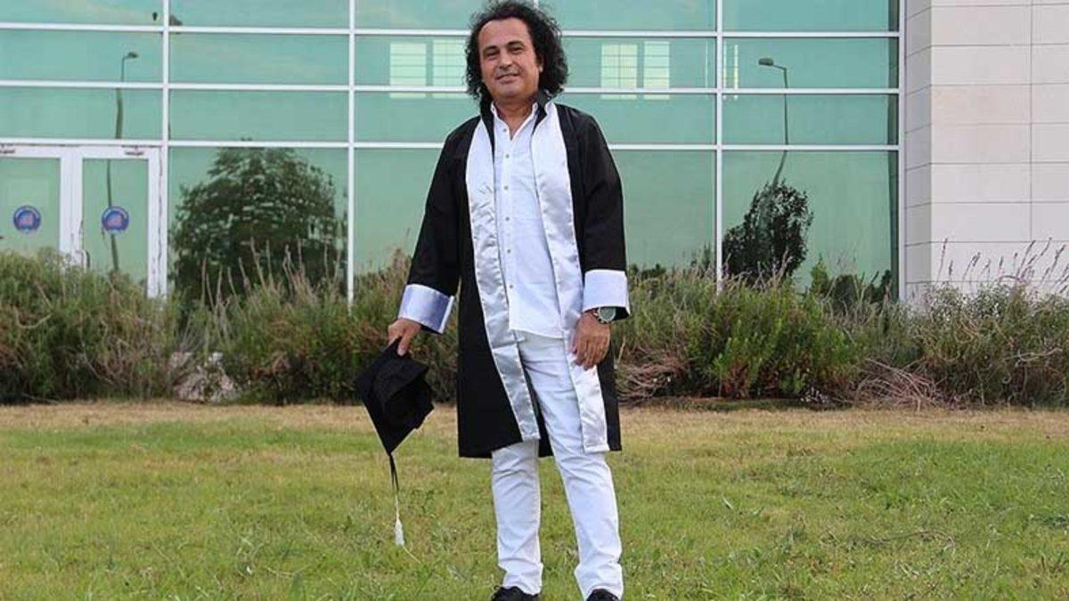 Antalya’da Bir Adam, Yeğenine Örnek Olmak İçin 50 Yaşında Üniversite Mezunu Oldu