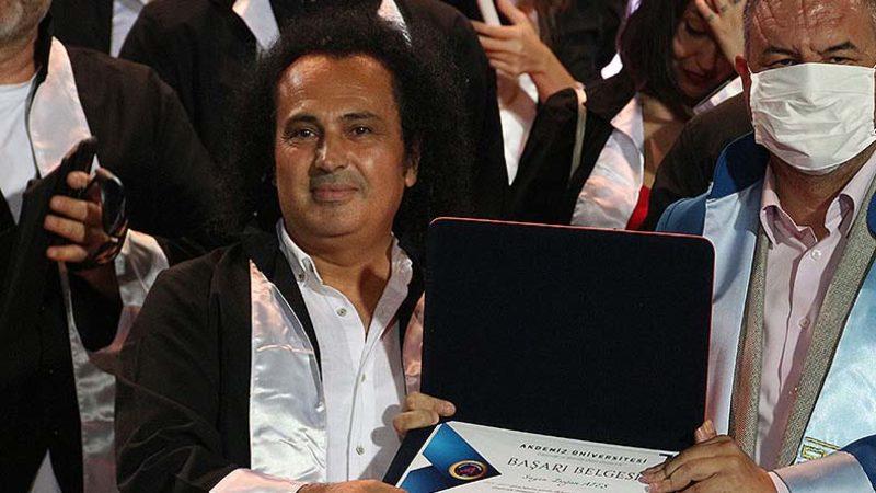 Antalya’da Bir Adam, Yeğenine Örnek Olmak İçin 50 Yaşında Üniversite Mezunu Oldu