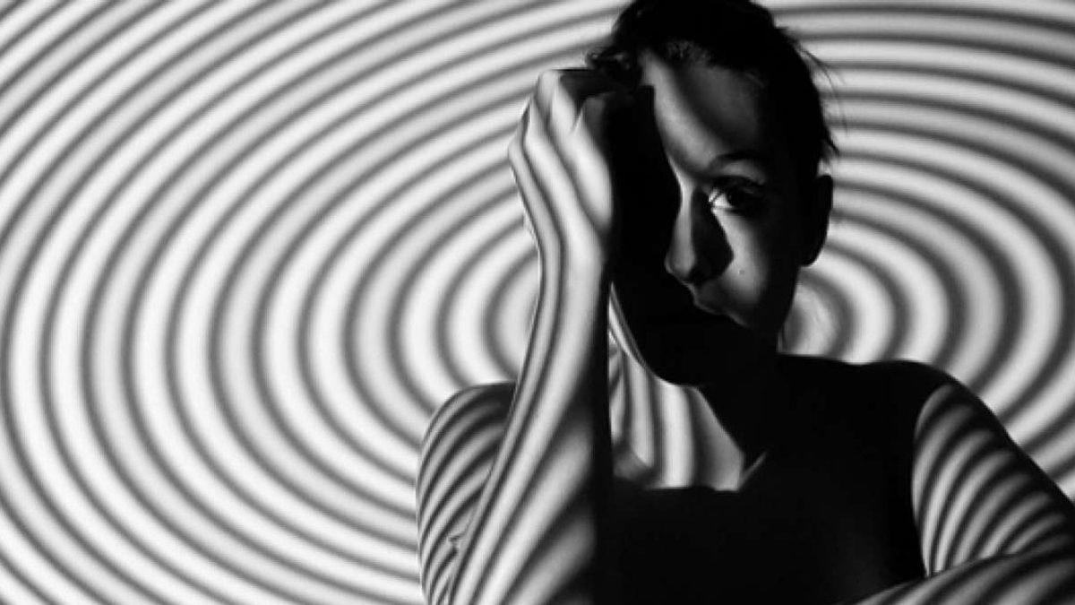 Sandığınızdan Çok Daha Tehlikeli: Hipnoz Nedir, Yararları ve Zararları Nelerdir?