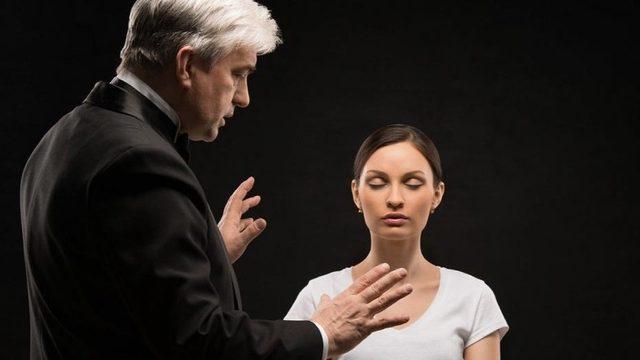 Sandığınızdan Çok Daha Tehlikeli: Hipnoz Nedir, Yararları ve Zararları Nelerdir?