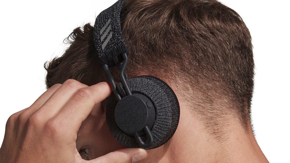 Adidas, Güneş Enerjisiyle Şarj Olan Doğa Dostu Kablosuz Kulaklık Geliştiriyor