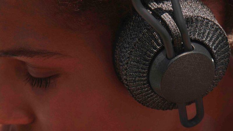 Adidas, Güneş Enerjisiyle Şarj Olan Doğa Dostu Kablosuz Kulaklık Geliştiriyor