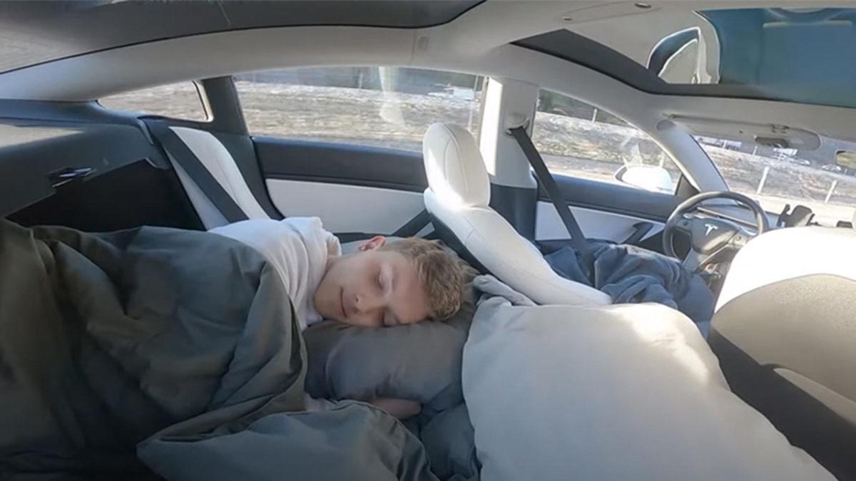 Tesla’nın ’Tam Otonom Sürüş Sistemi’ Uzun Bir Gecikmeden Sonra Güncellendi