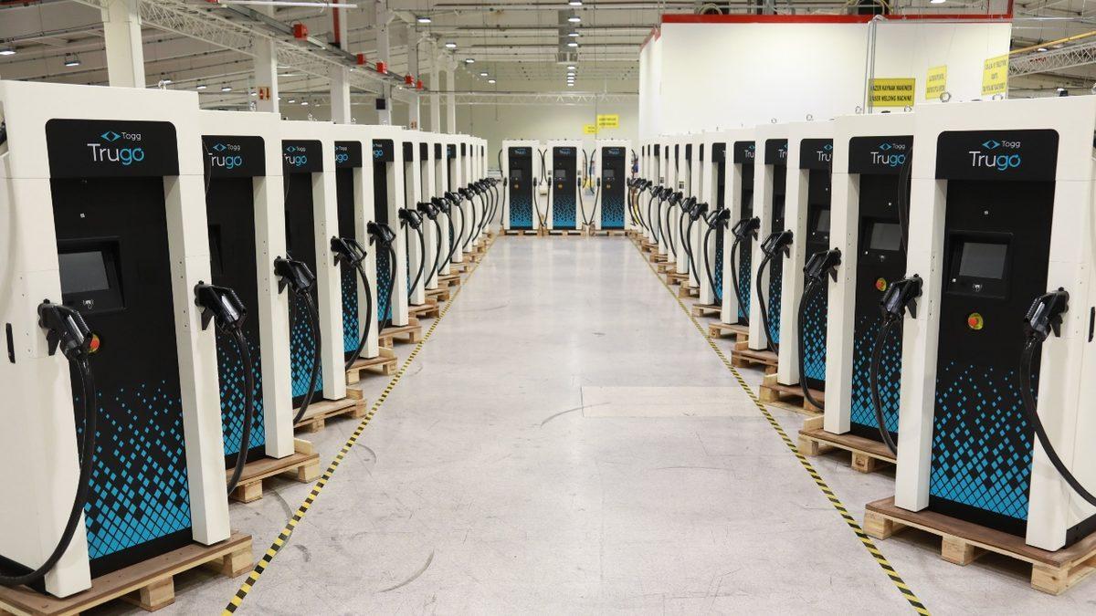 TOGG’un Şarj Cihazlarından Yeni Fotoğraflar Geldi: 81 İlde Kuruluma Hazır!