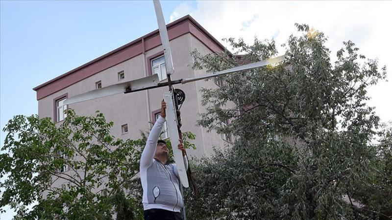 Karantinada Sıkılıp Atıklardan Rüzgar Türbini Yapan Genç, Evinin Elektrik İhtiyacını Karşılamaya Başladı