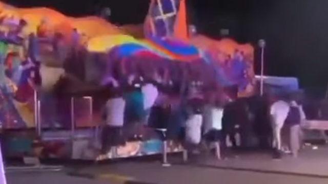 Gördüğünüz Tüm Kahramanlıkları Unutun: Ziyaretçilerin Lunaparktaki Olası Faciayı Önledikleri Viral Video