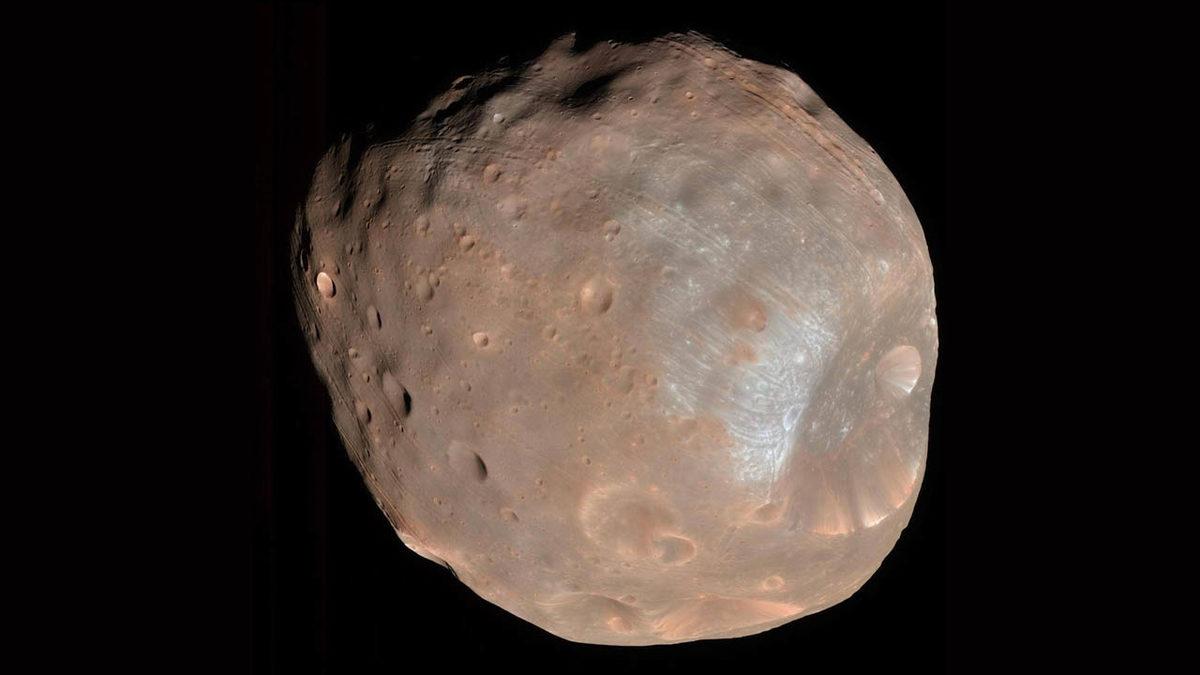 NASA, Mars’ın Doğal Uydusu ’Phobos’un Patatesten Ayırt Edemeyeceğiniz Bir Fotoğrafını Paylaştı