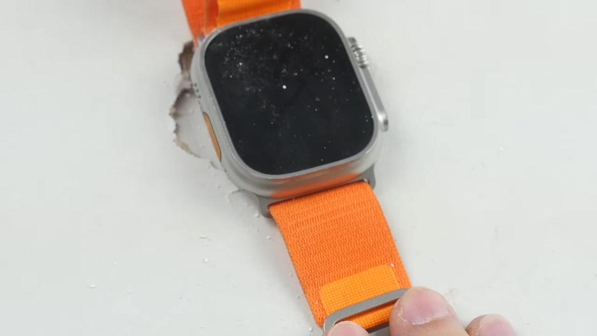 28 Bin TL’lik Apple Watch Ultra Sağlamlık Testine Girdi: Masa Kırıldı, Saat Sağlam Kaldı! [Video]