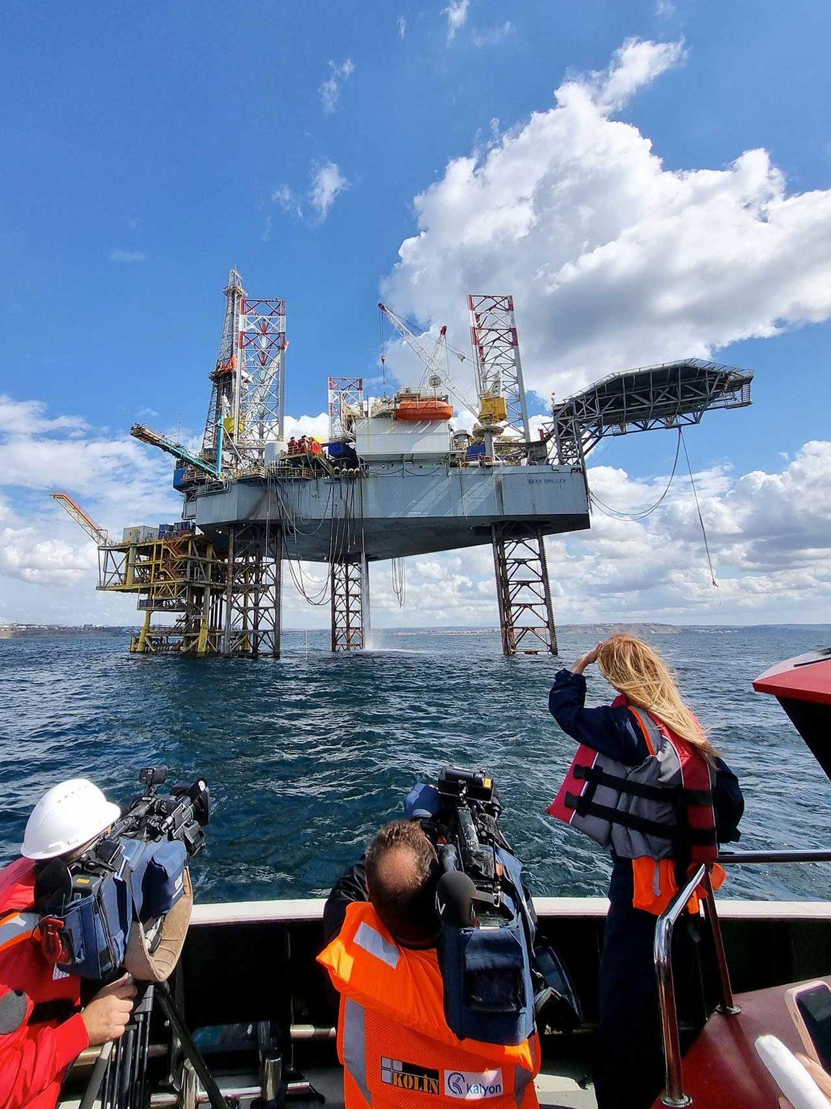 İstanbul Silivri Açıklarında, Denizin Üzerine Kurulan Bu Devasa Yapı da Neyin Nesi? Gidip Yerinde İnceledik