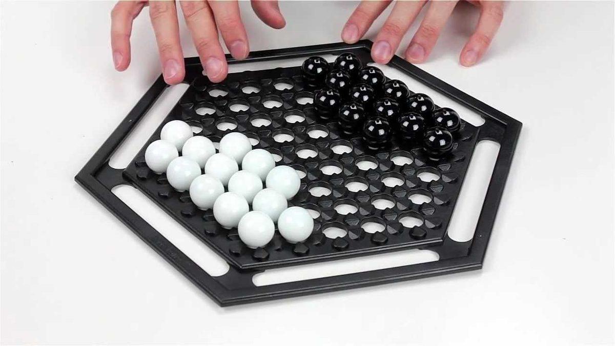 Çocuklarınızı Bir Dahi Yapmayacaksa da Zekâ Seviyelerini Önemli Ölçüde Artıracak 13 Kutu Oyunu