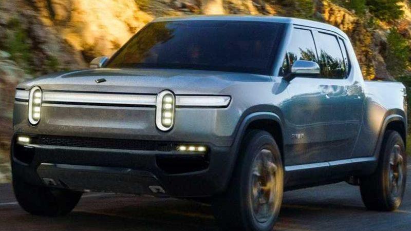 Rivian, Olduğu Yerde Tank Gibi Dönebilen Elektrikli Pikabı R1T’nin Gecikeceğini Açıkladı