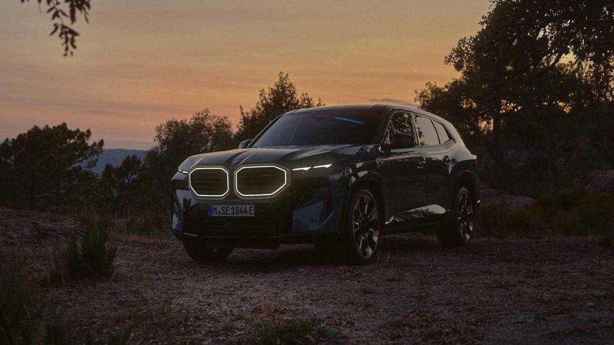 2023 BMW XM Tanıtıldı: Spor Otomobil Kadar Hızlı, Tank Gibi Heybetli, Kalp Kıracak Kadar Pahalı...