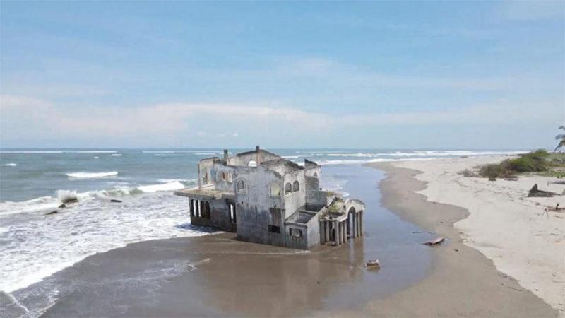 El Salvador’da Bir Sahilde ’Karaya Vuran’ Dev Yapının Videosu Viral Oldu [Video]