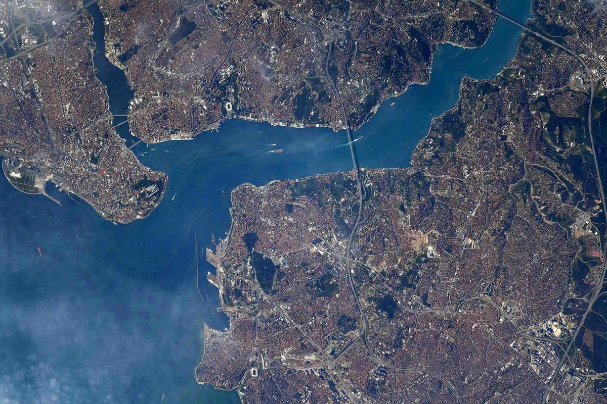 NASA Astronotu İstanbul’un Uzaydan Çekilmiş ’Şiir Gibi’ Bir Fotoğrafını Paylaştı