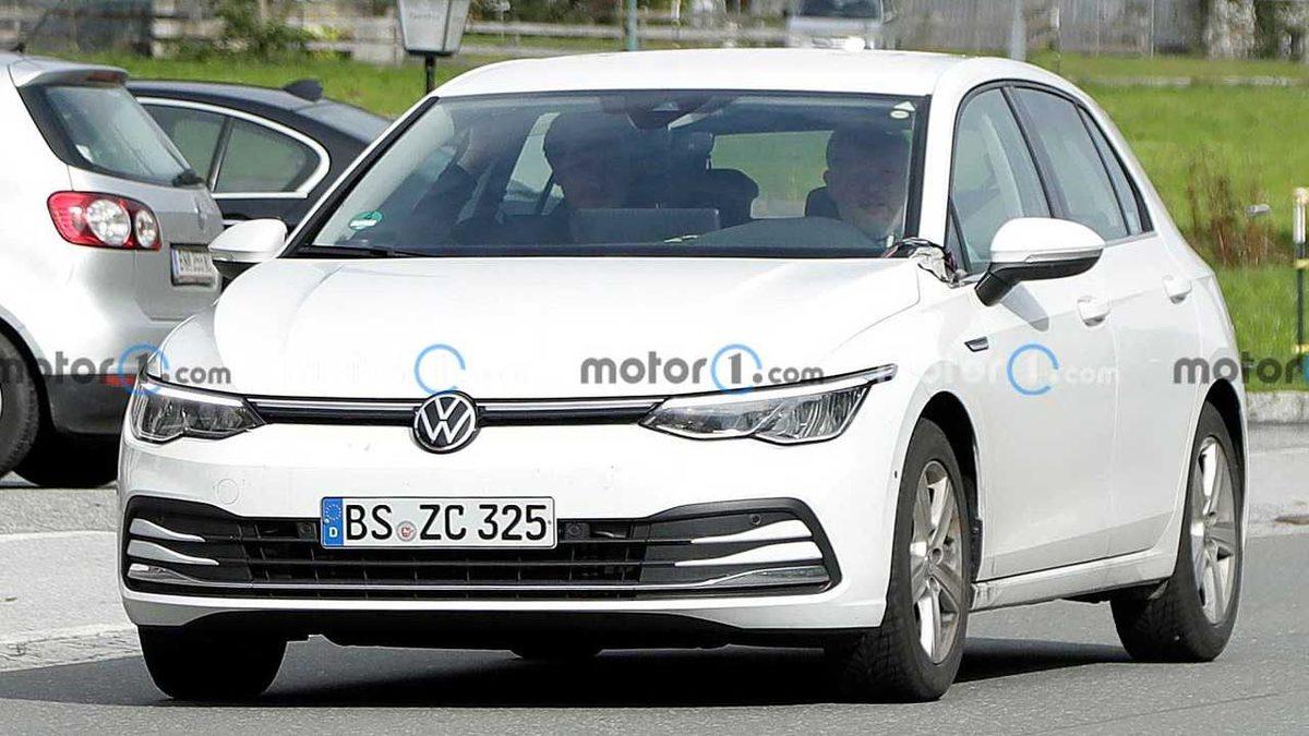 Yenilenen Volkswagen Golf’ün İlk Fotoğrafları Ortaya Çıktı