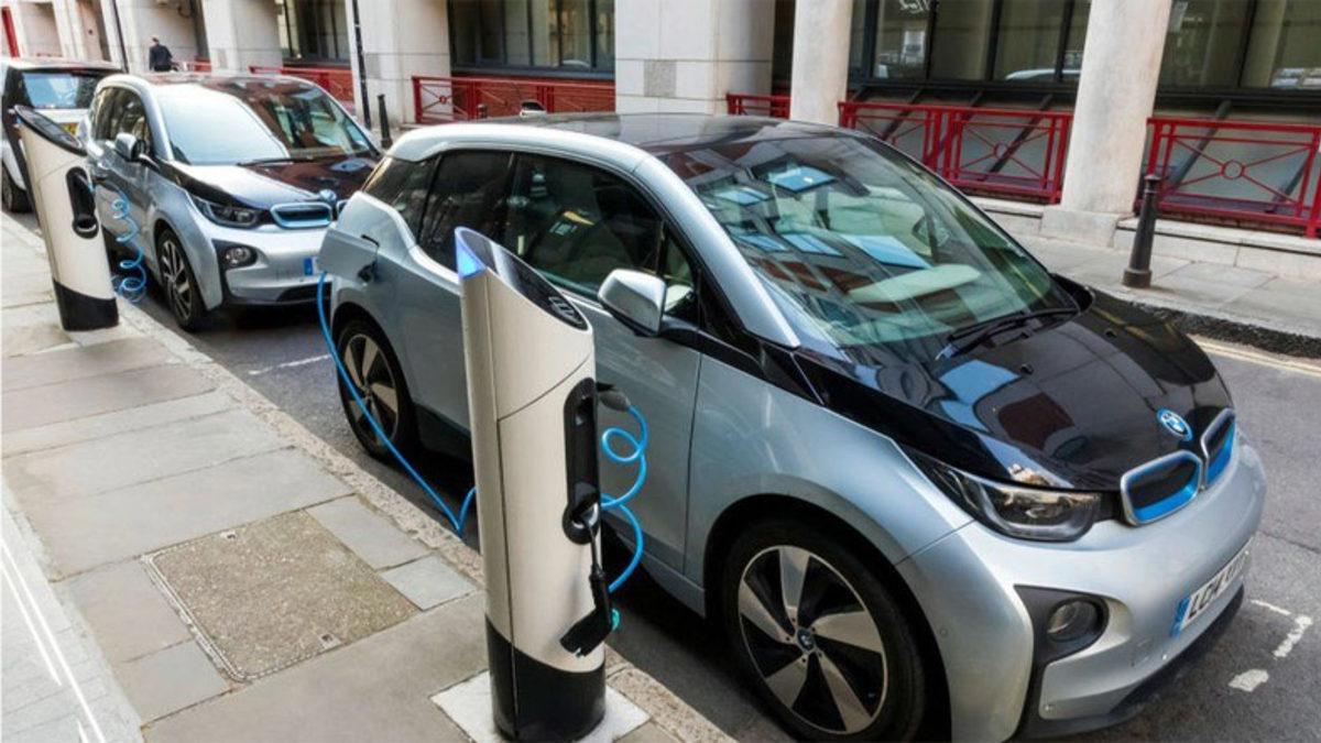 İnsanların Giderek Artan Bir Şekilde Elektrikli Otomobillere Yöneldiğini Kanıtlayan Araştırma