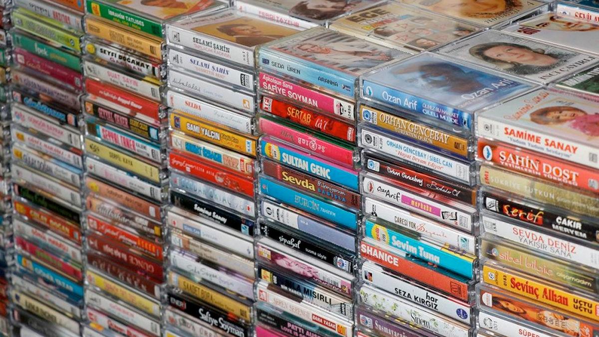 Acıların Çocuğuyuz: Mutlu Anlarımızda Bile Neden Damar Müzikler Dinlemekten Vazgeçemiyoruz? İşte Altında Yatan Sebepler