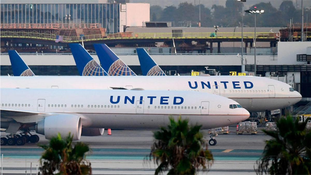 Amerika’da Bir Genç, Yaptığı AirDrop Şakasıyla Uçağın Boşaltılmasına Sebep Oldu