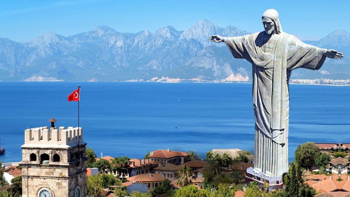 Eyfel, Pisa Gibi Dünyaca Ünlü Yapıları Ülkemizdeki Şehirlere Yerleştirdik: İşte Ortaya Çıkan İlginç Manzaralar...