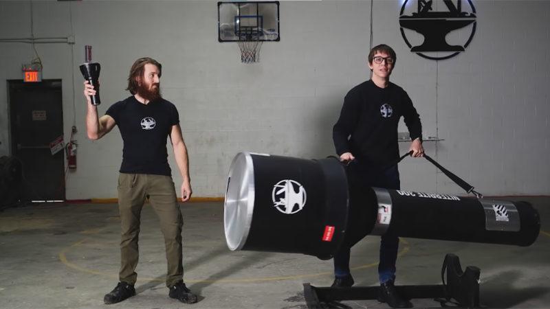 Geceyi Gündüze Çeviren Dünyanın En Büyük ve Parlak El Feneri Yapıldı