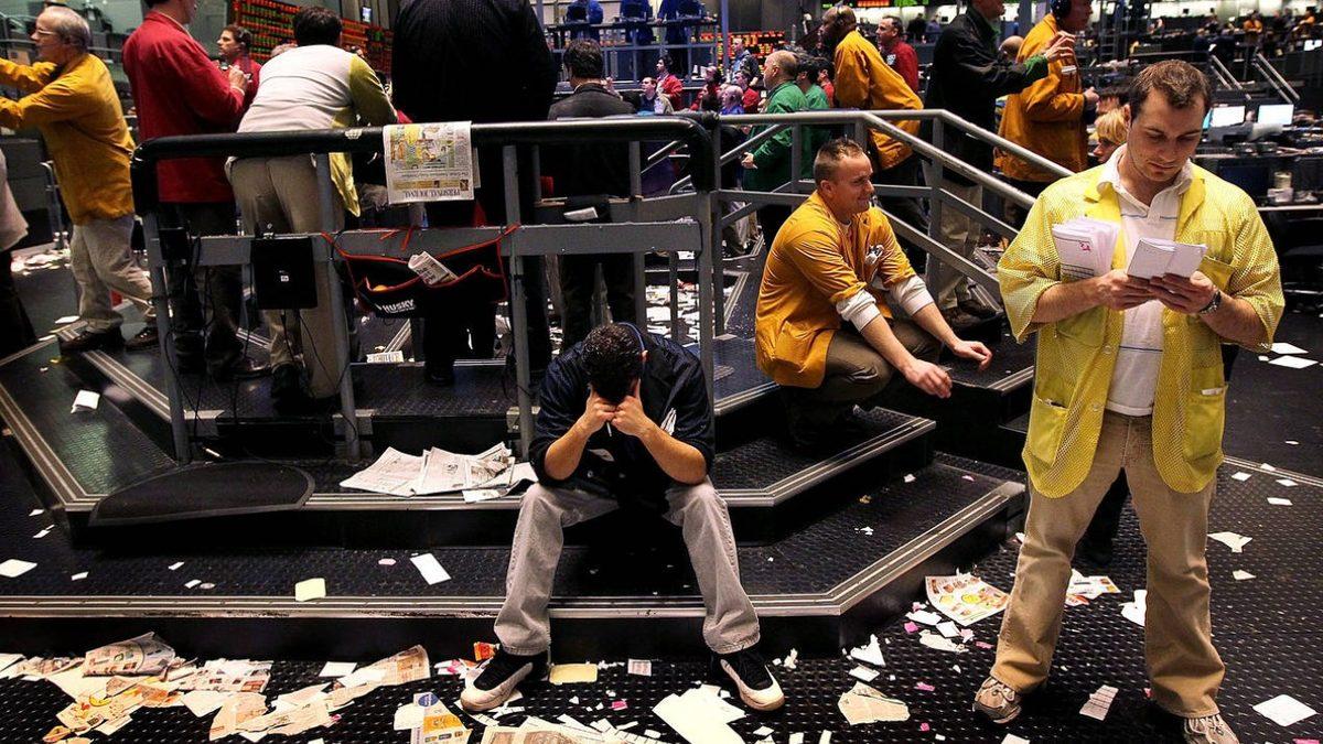 Borsalarda Büyük Bir Kaosun Ortasında Birbirine Bağıran Bu İnsanlar Tam Olarak Ne Yapıyor?